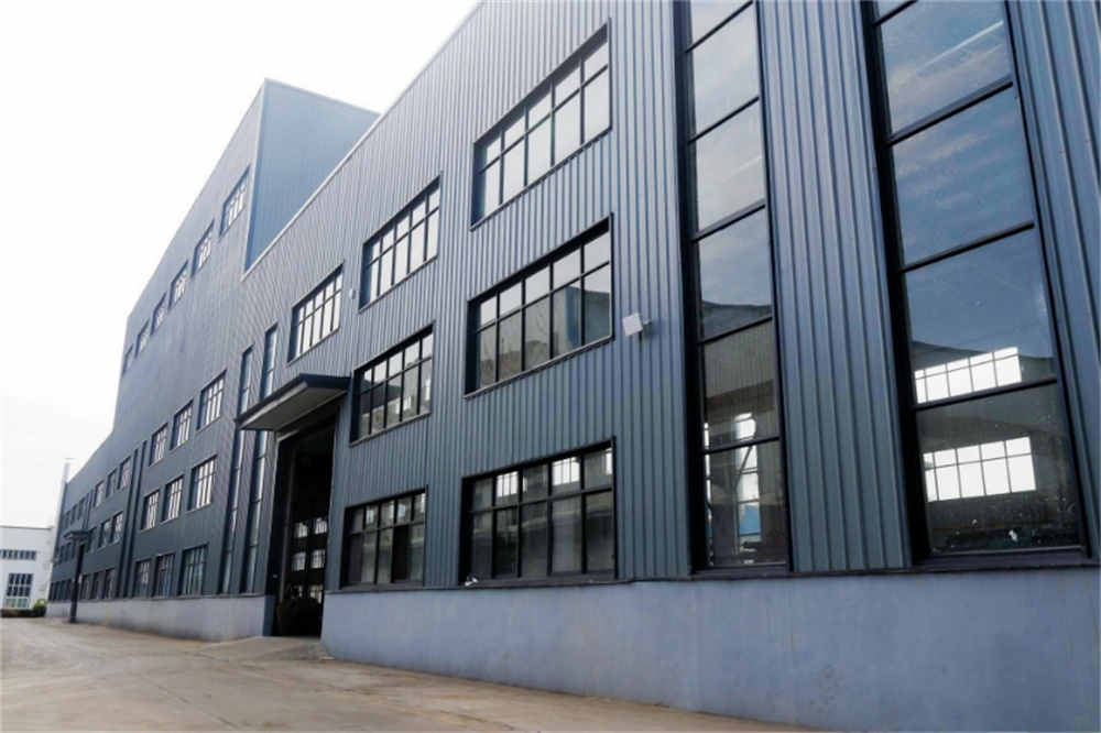 鑄造車間外側(cè)