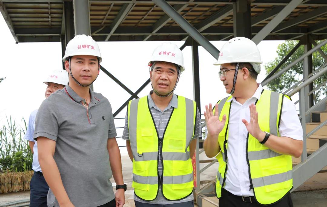 清遠(yuǎn)市政協(xié)黨組成員、副主席黃裕團(tuán)蒞臨谷城礦業(yè)調(diào)研指導(dǎo)